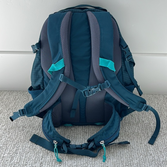 REI Tarn 18 Backpack - Picture 2 of 7